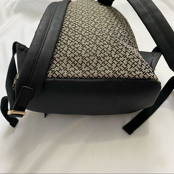 Tommy Hilfiger Women’s Medium Size Backpack Purse - Picture 5 of 9